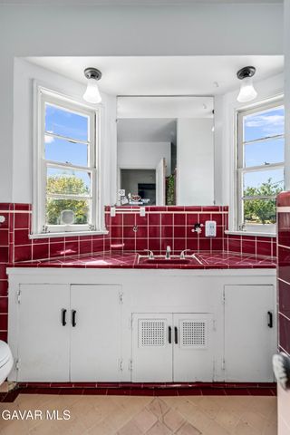 768 W Newgrove Street, Lancaster, CA 93534