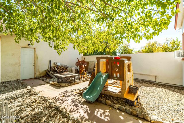 768 W Newgrove Street, Lancaster, CA 93534