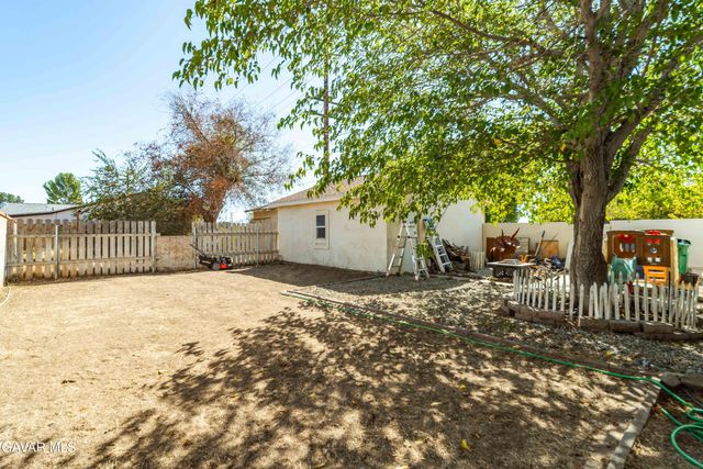 768 W Newgrove Street, Lancaster, CA 93534
