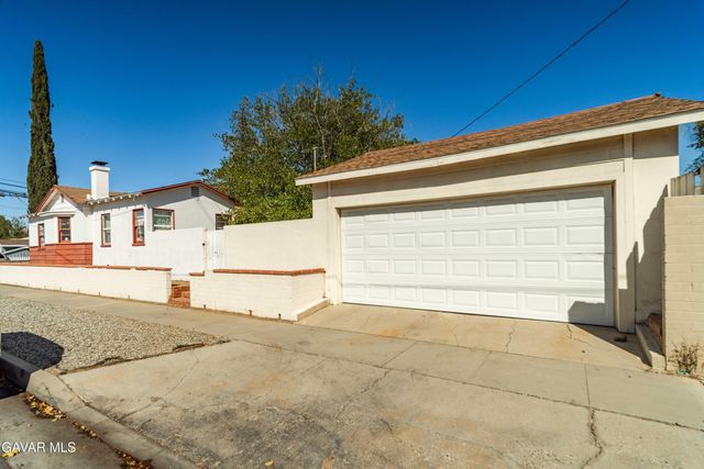 768 W Newgrove Street, Lancaster, CA 93534