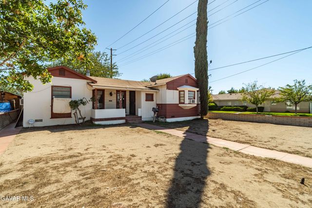 768 W Newgrove Street, Lancaster, CA 93534