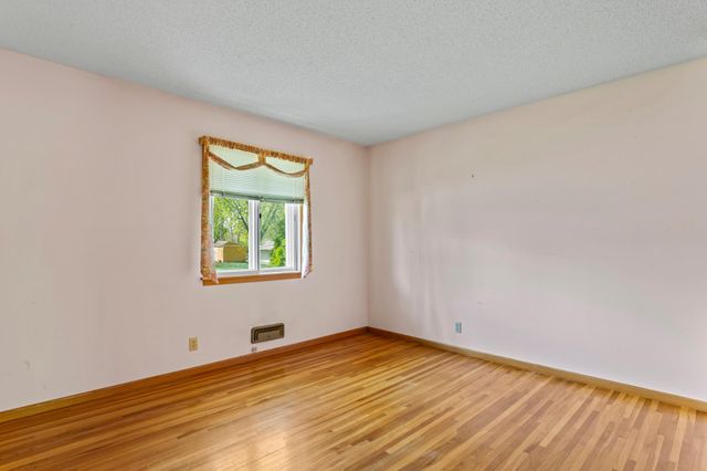 7229 Upper 139th Street W, Apple Valley, MN 55124