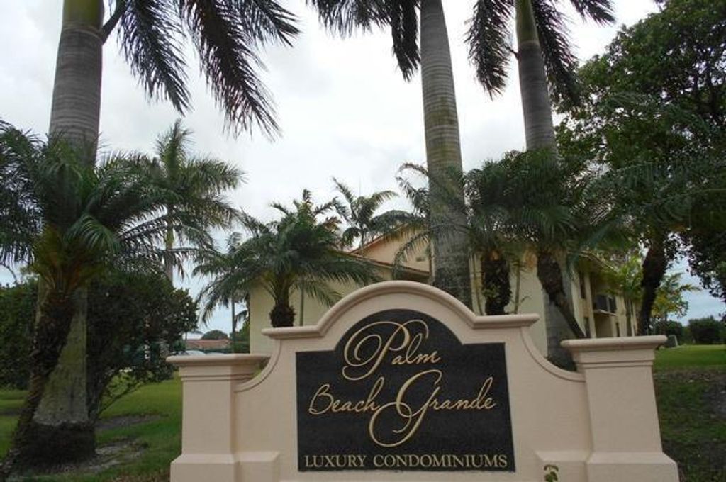1440 Lake Crystal Drive B, West Palm Beach, FL 33411