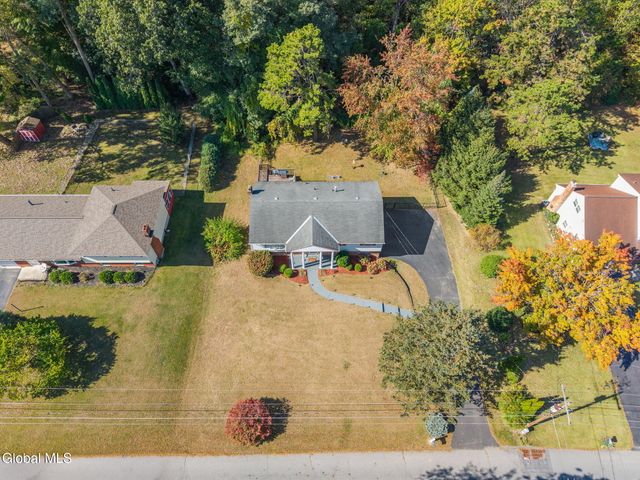 5 Northcrest Drive, Clifton Park, NY 12065