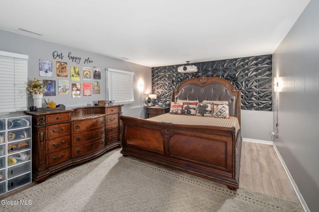 5 Northcrest Drive, Clifton Park, NY 12065