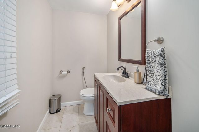 5 Northcrest Drive, Clifton Park, NY 12065