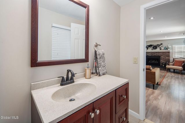 5 Northcrest Drive, Clifton Park, NY 12065