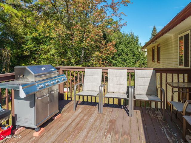 5 Northcrest Drive, Clifton Park, NY 12065