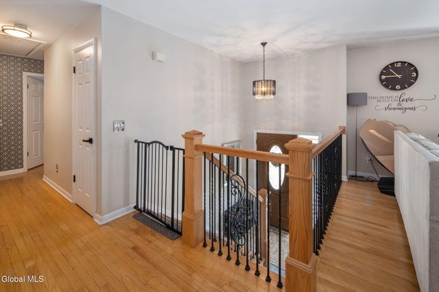 5 Northcrest Drive, Clifton Park, NY 12065