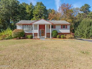 5 Northcrest Drive, Clifton Park, NY 12065