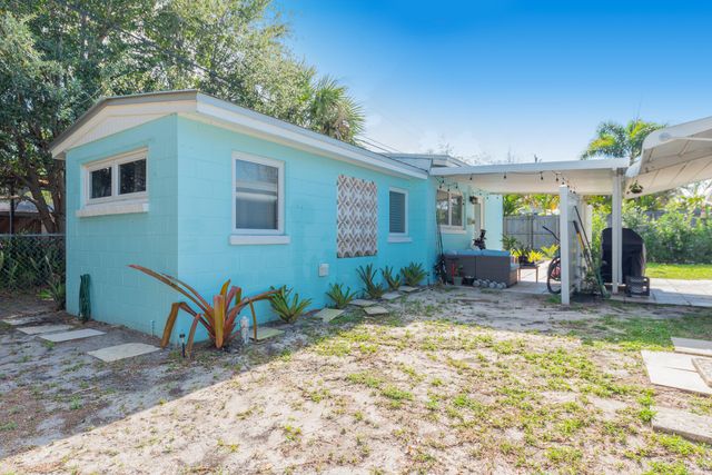 2574 NE Roberta Street, Jensen Beach, FL 34957