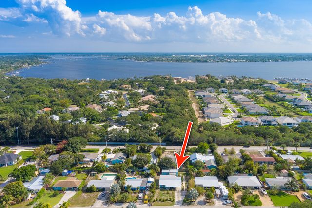 2574 NE Roberta Street, Jensen Beach, FL 34957