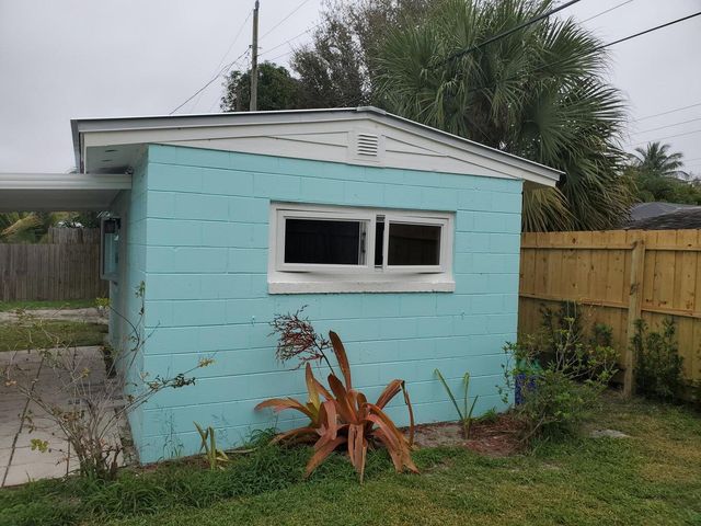 2574 NE Roberta Street, Jensen Beach, FL 34957