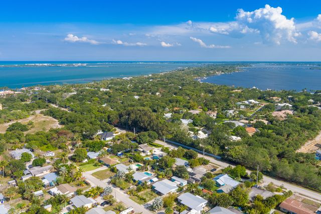 2574 NE Roberta Street, Jensen Beach, FL 34957
