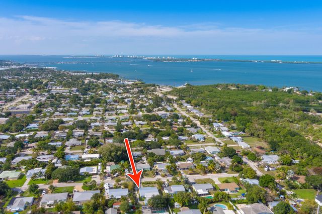 2574 NE Roberta Street, Jensen Beach, FL 34957