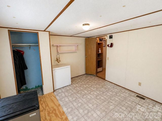 159 Hunterpond Lane, Statesville, NC 28677