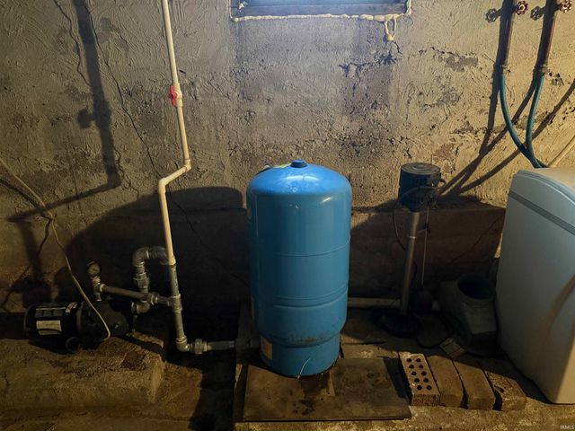 5860 N 600 E, Howe, IN 46746