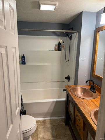 5860 N 600 E, Howe, IN 46746