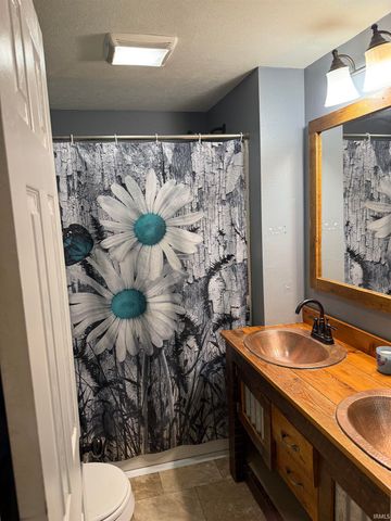 5860 N 600 E, Howe, IN 46746