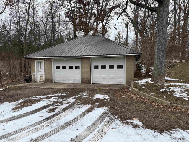 5860 N 600 E, Howe, IN 46746