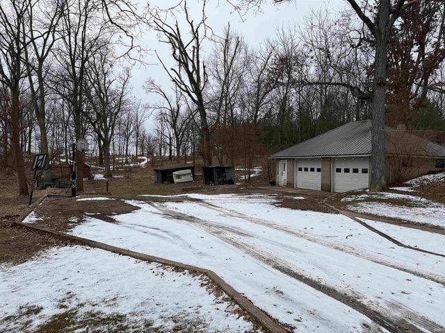 5860 N 600 E, Howe, IN 46746