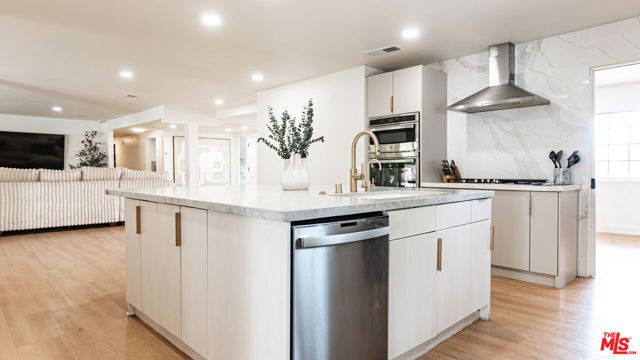 425 Fern Dell Place, Glendora, CA 91741