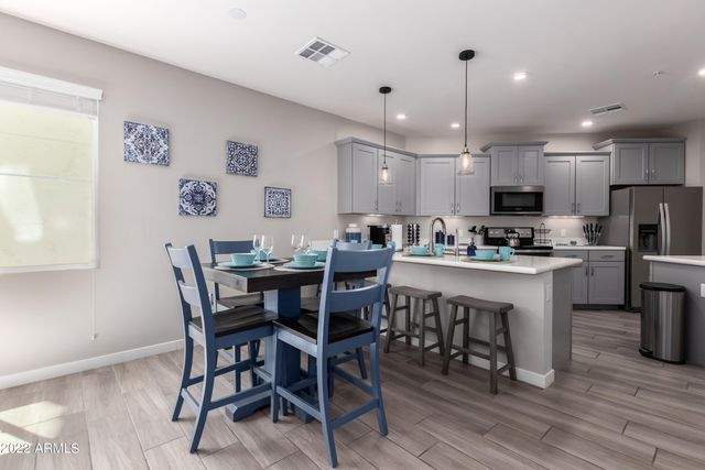 2511 W QUEEN CREEK Road 247, Chandler, AZ 85248