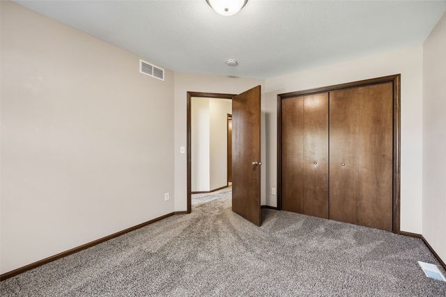 2050 Hillside Drive, Ely, IA 52227