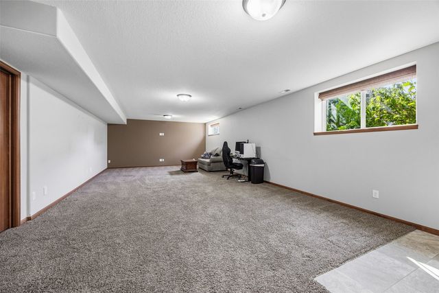 2050 Hillside Drive, Ely, IA 52227