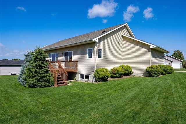 2050 Hillside Drive, Ely, IA 52227