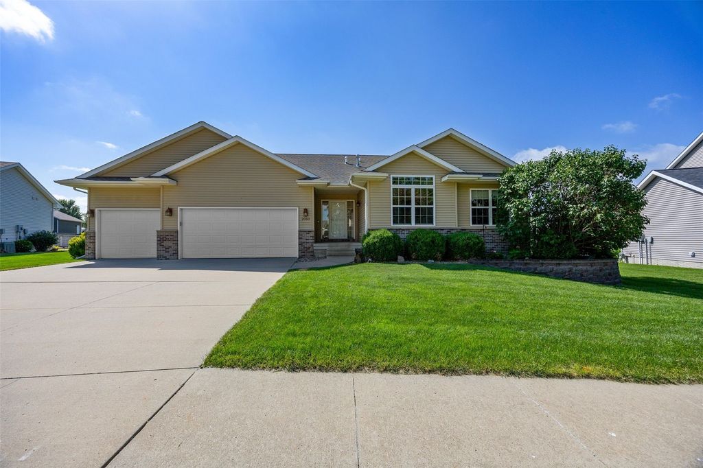 2050 Hillside Drive, Ely, IA 52227