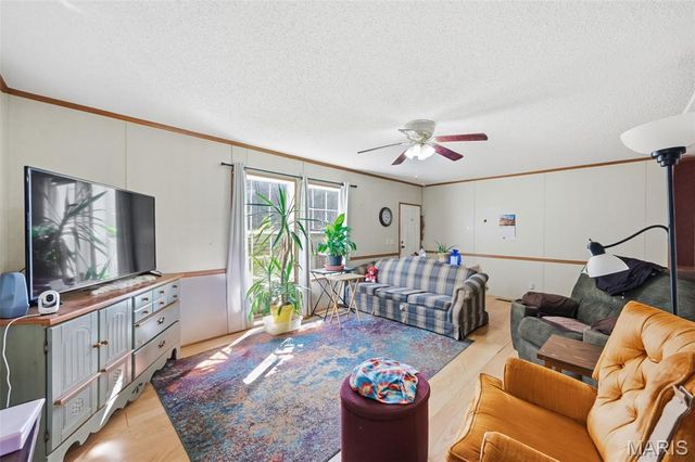 10828 Jayhawk Road, Irondale, MO 63648