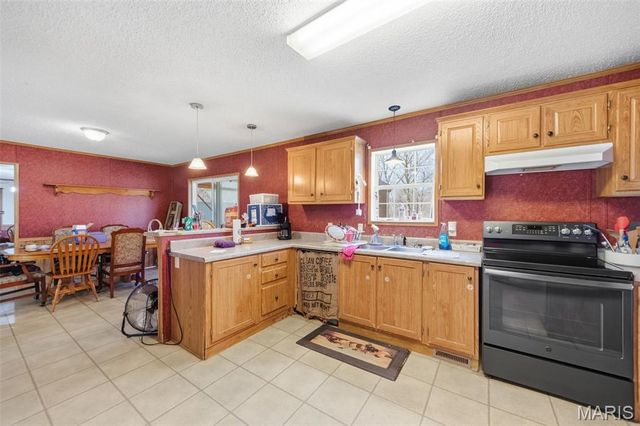 10828 Jayhawk Road, Irondale, MO 63648