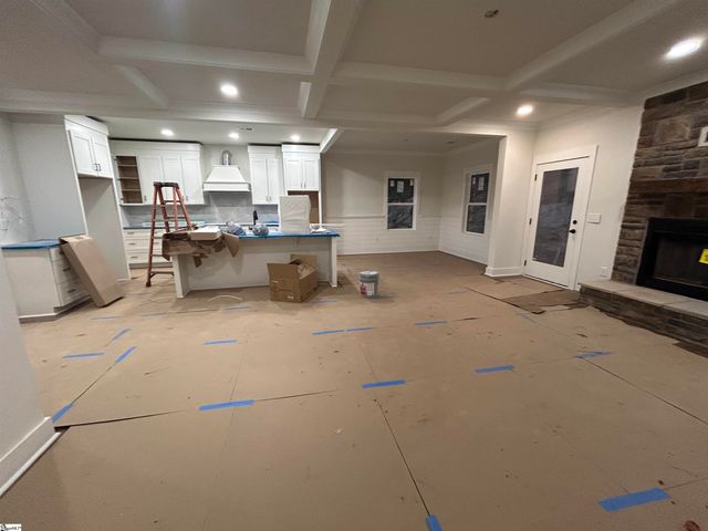 446 N Glassy Mountain Road, Landrum, SC 29356