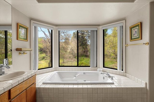 113 Walnut Drive, Rogue River, OR 97537