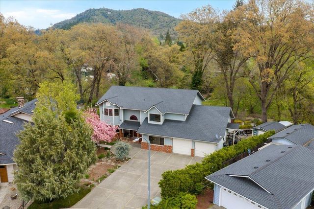 113 Walnut Drive, Rogue River, OR 97537