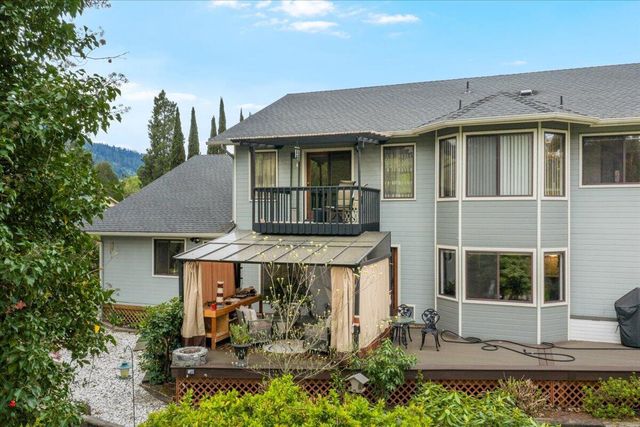 113 Walnut Drive, Rogue River, OR 97537