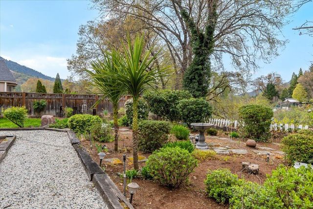 113 Walnut Drive, Rogue River, OR 97537