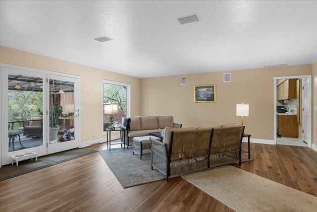 113 Walnut Drive, Rogue River, OR 97537