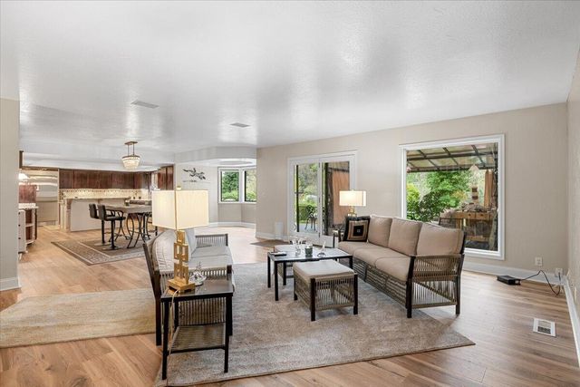 113 Walnut Drive, Rogue River, OR 97537