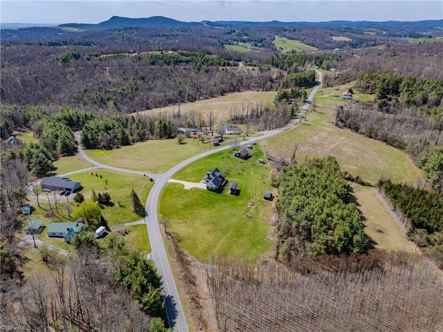 11325 Glade Valley Road, Ennice, NC 28623
