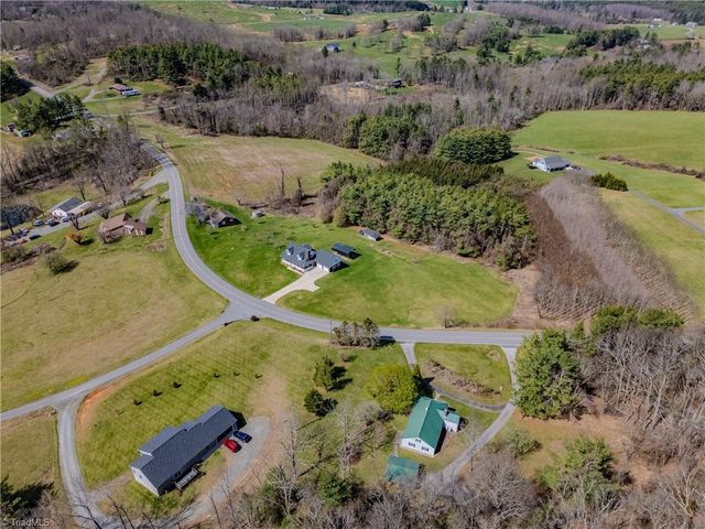 11325 Glade Valley Road, Ennice, NC 28623