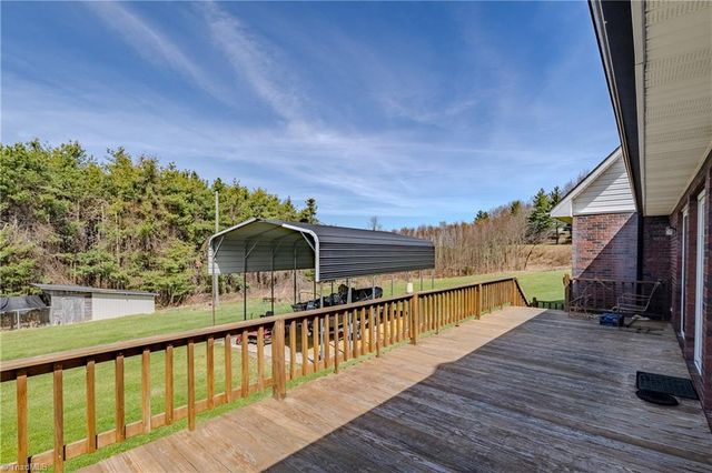 11325 Glade Valley Road, Ennice, NC 28623