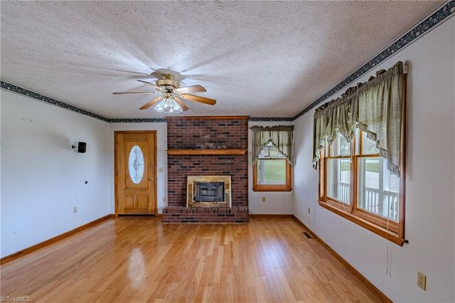11325 Glade Valley Road, Ennice, NC 28623