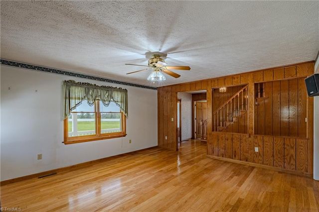 11325 Glade Valley Road, Ennice, NC 28623