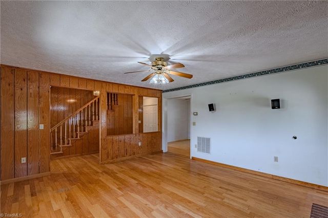 11325 Glade Valley Road, Ennice, NC 28623