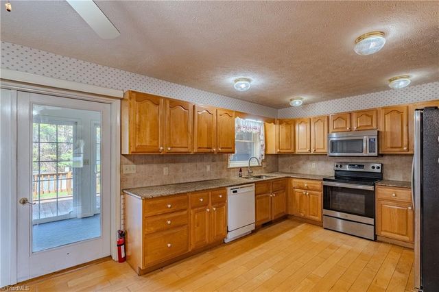 11325 Glade Valley Road, Ennice, NC 28623