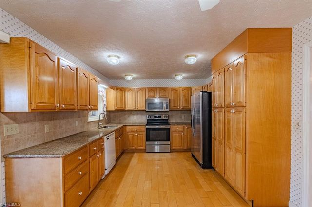 11325 Glade Valley Road, Ennice, NC 28623