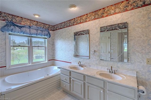 11325 Glade Valley Road, Ennice, NC 28623