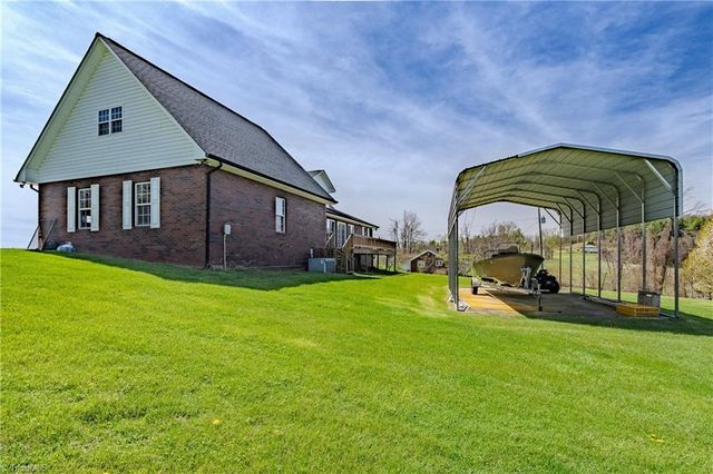 11325 Glade Valley Road, Ennice, NC 28623